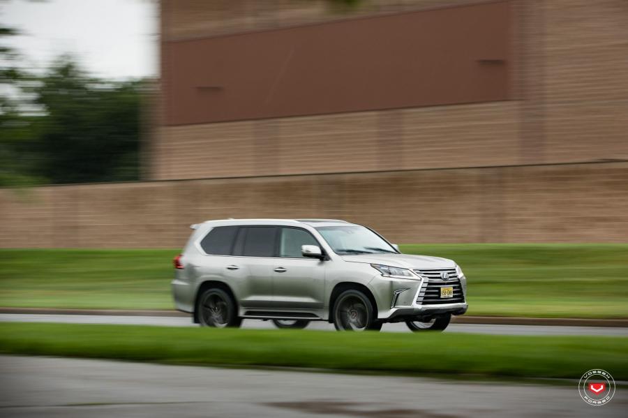  Lexus LX570 on Vossen Wheels (HC-1) 2017 года  (фото 42 из 43)